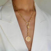 ELLIE VAIL Necklace Linden Toggle Chain Medallion Necklace, Gold Soho-Boutique