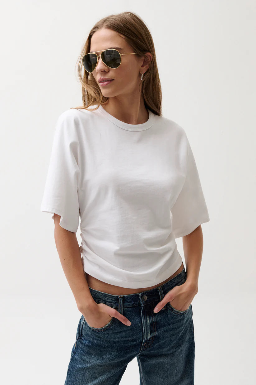 Veronica Tee, Le Blanc