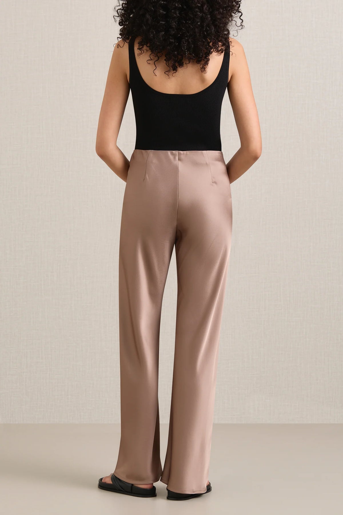 Myrna Pant, Mocha