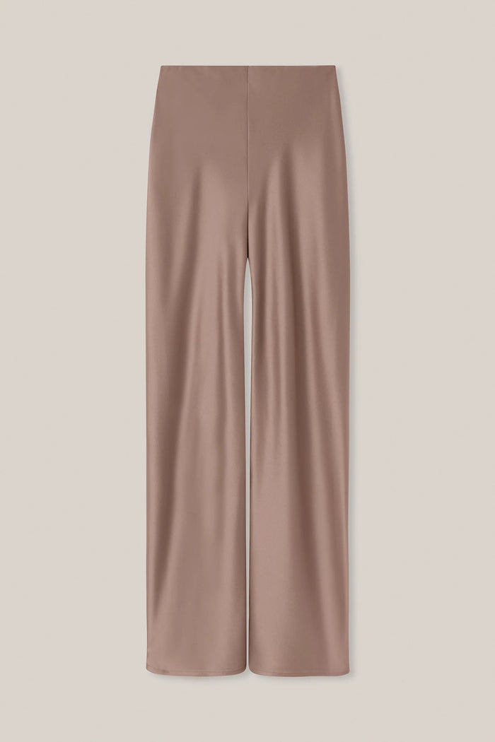 Myrna Pant, Mocha