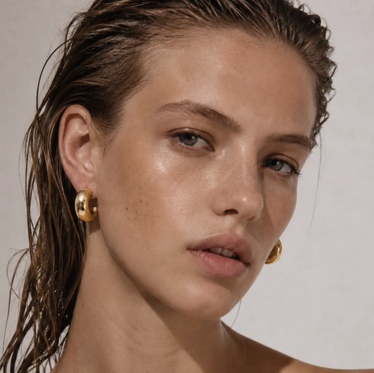 Cosa Medium Hoop Earring, Gold