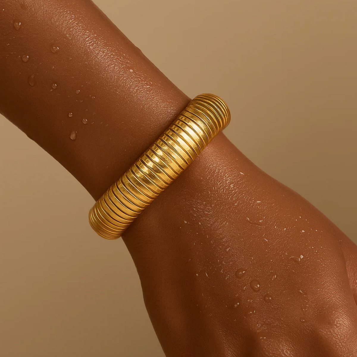 ELLIE VAIL Bracelet Sandra Coil Bangle Bracelet, Gold Soho-Boutique