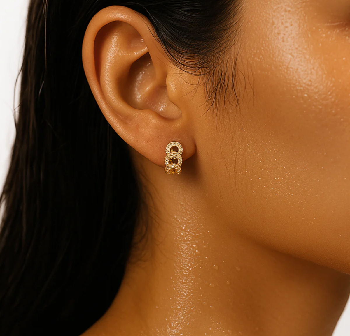 ELLIE VAIL Earrings Anika Chain Huggie Hoop Earring, Gold Soho-Boutique