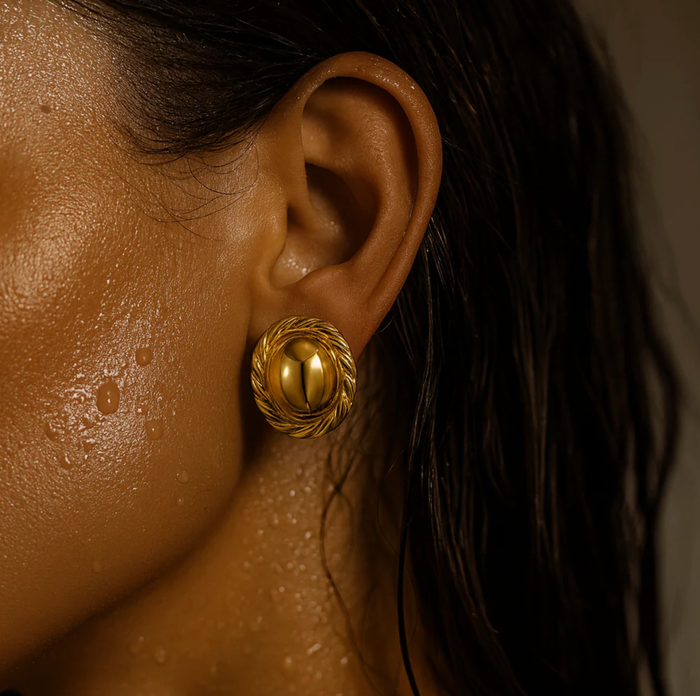 ELLIE VAIL Earrings Diana Twisted Oval Button Earring, Gold Soho-Boutique