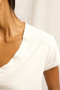 perfectwhitetee T-Shirt Alanis V-Neck, Bright Ivory Soho-Boutique