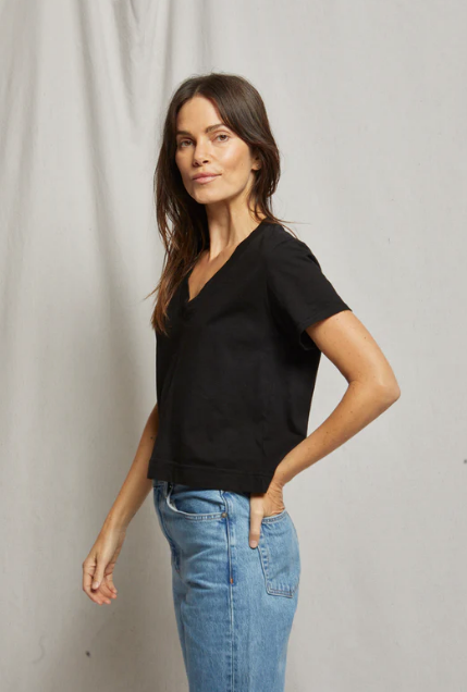 perfectwhitetee T-Shirt Frankie Springspun Cotton Vneck, True Black Soho-Boutique