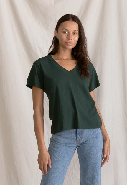 perfectwhitetee T-Shirt Hendrix V Neck, Pine Soho-Boutique