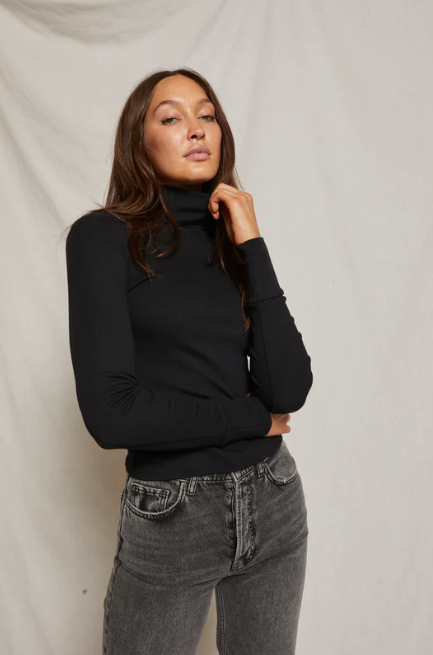 perfectwhitetee Top Hayden Turtle Neck, True Black Soho-Boutique