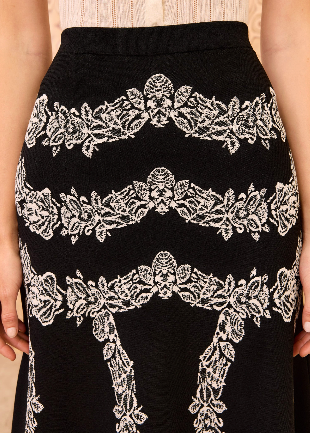 Ulla Johnson Skirt Valencia Jacquard Midi Skirt, Noir Soho-Boutique